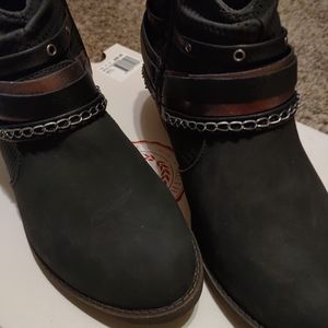 SO ankle boots